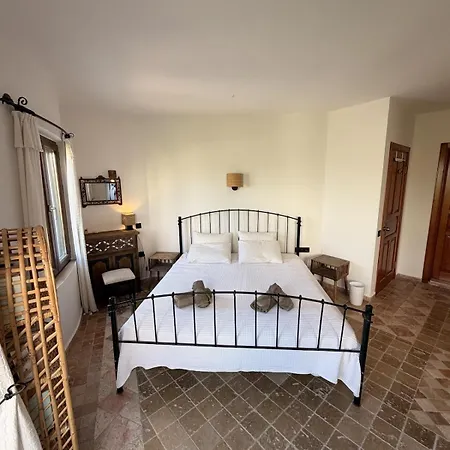 Lycia With Private Pool, Roof Terrace, Bbq Area And Garden